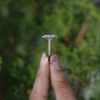 Halo-Verlobungsring mit Smaragd und Baguette-Moissanit