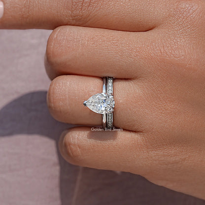 Birnenförmiger Moissanit-Ring mit verstecktem Halo und Ewigkeit-Band