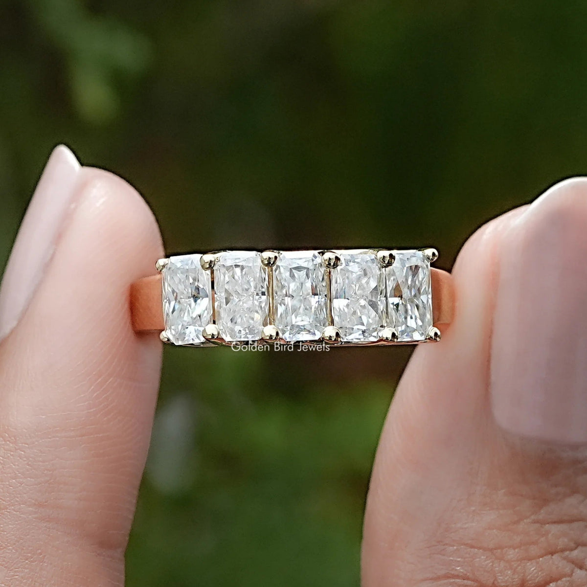 Moissanit-Ring mit fünf Steinen im Radiantschliff