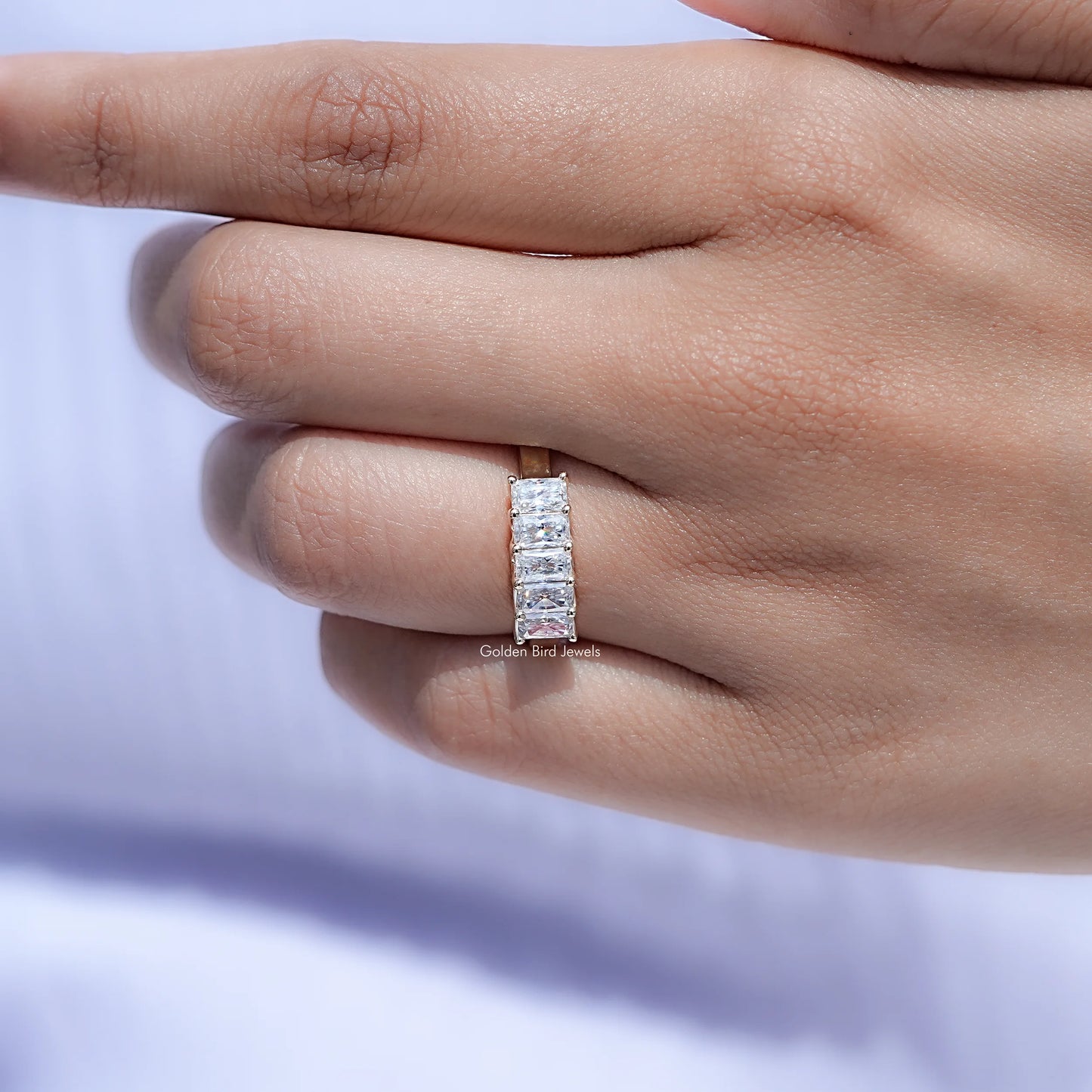 Moissanit-Ring mit fünf Steinen im Radiantschliff