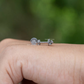 Floral-shaped diamond stud earring