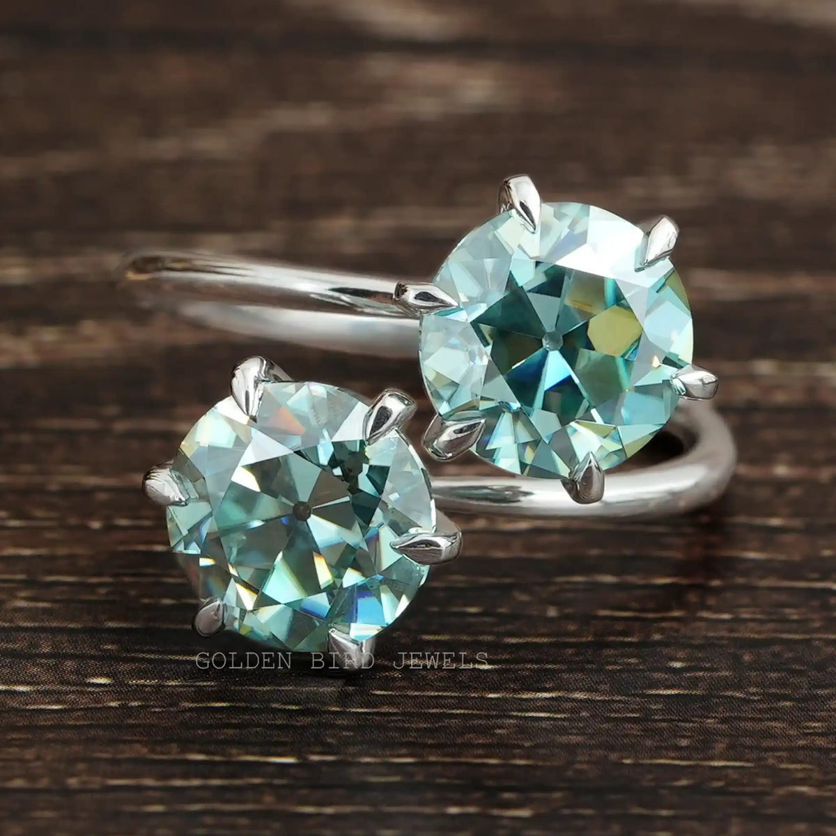 OEC-Ring mit rundem Moissanit mit zwei Steinen, blau