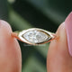 Solitär-Moissanit-Verlobungsring mit Marquise-Schliff und Zargenfassung