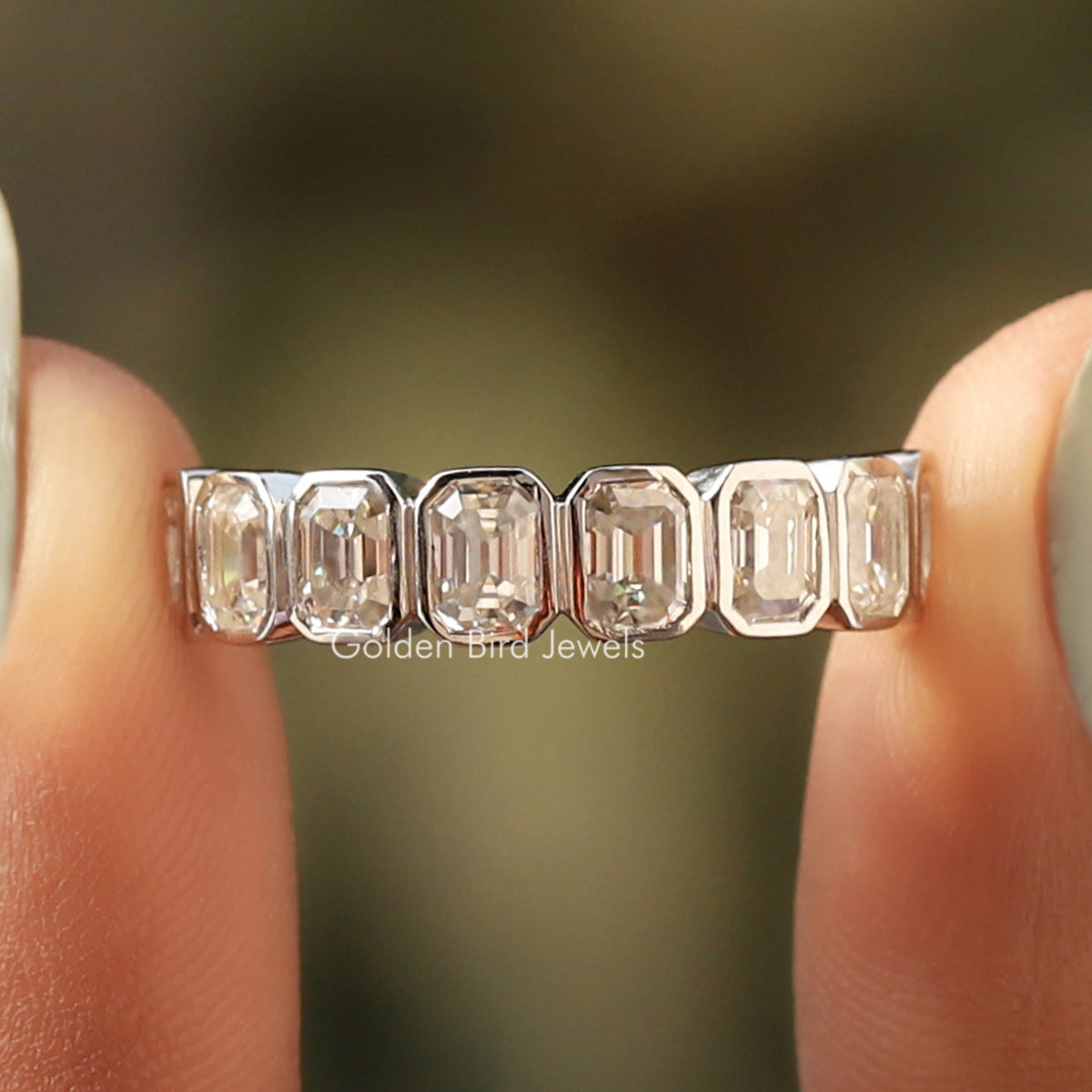 Halber Eternity-Ring im Smaragdschliff mit Moissanit als Hochzeitsset