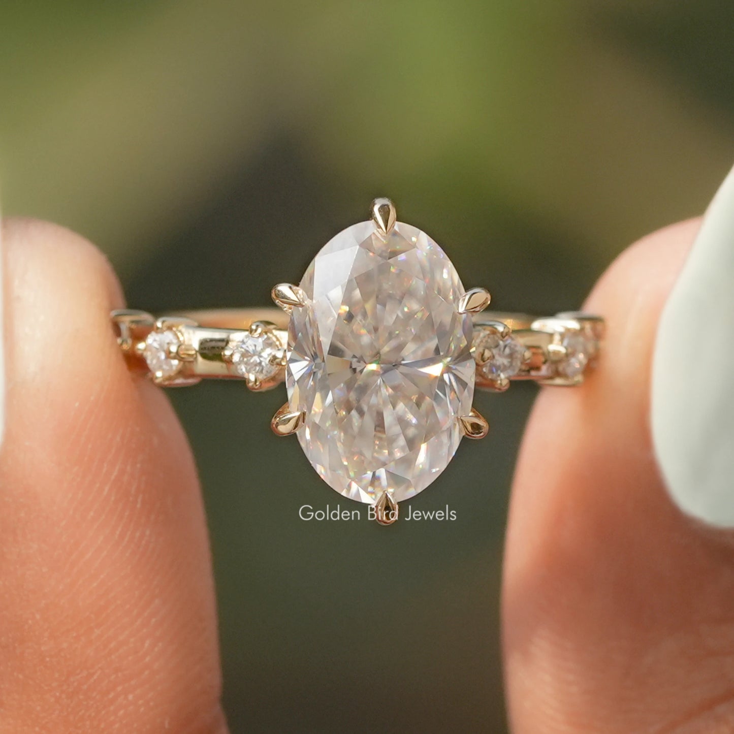 Ovaler Schnitt Moissanite Akzent Solitär Verlobungs Ring