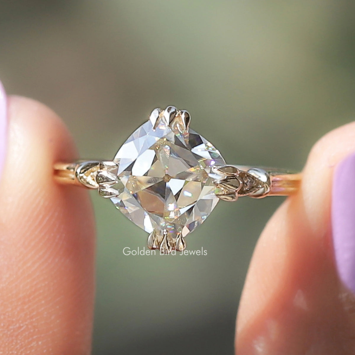 Off White Altes Bergwerk-Kissen Schliff Moissanit Ring