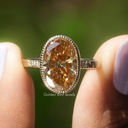 Champagnerfarbener Solitär-Moissanit-Akzentring im Ovalschliff