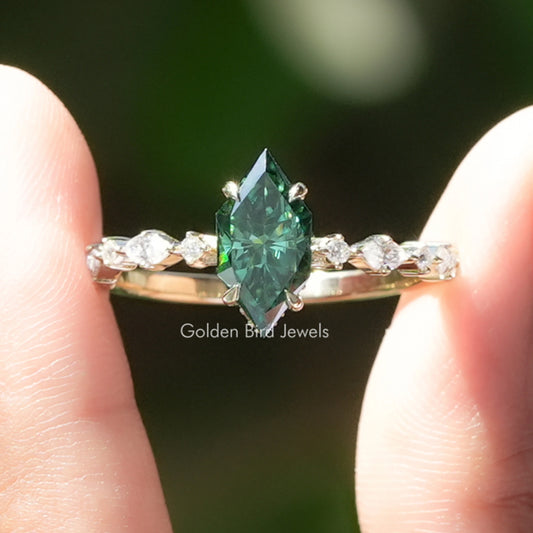 Grüner holländischer Marquise-Moissanit-Ring mit verstecktem Halo