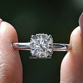 Kissenförmiger Labor-Diamant-Ring mit verstecktem Halo