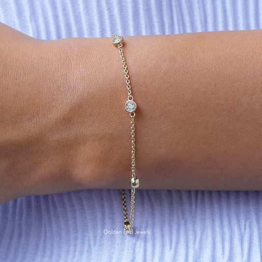 Kettenarmband mit Moissanit im Rundschliff und Fassung