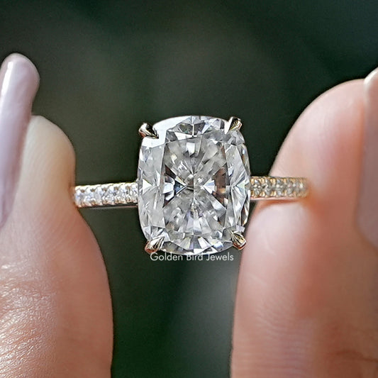 Moissanit-Ring mit verstecktem Halo und Kissenschliff