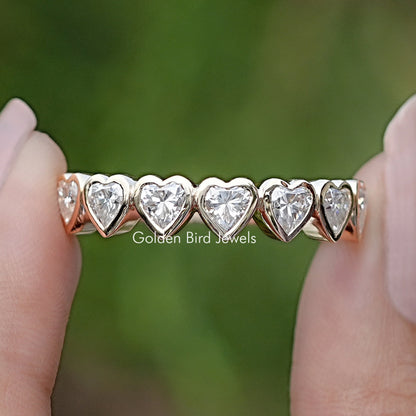 Eternity-Ring mit herzförmiger Moissanit-Lünette