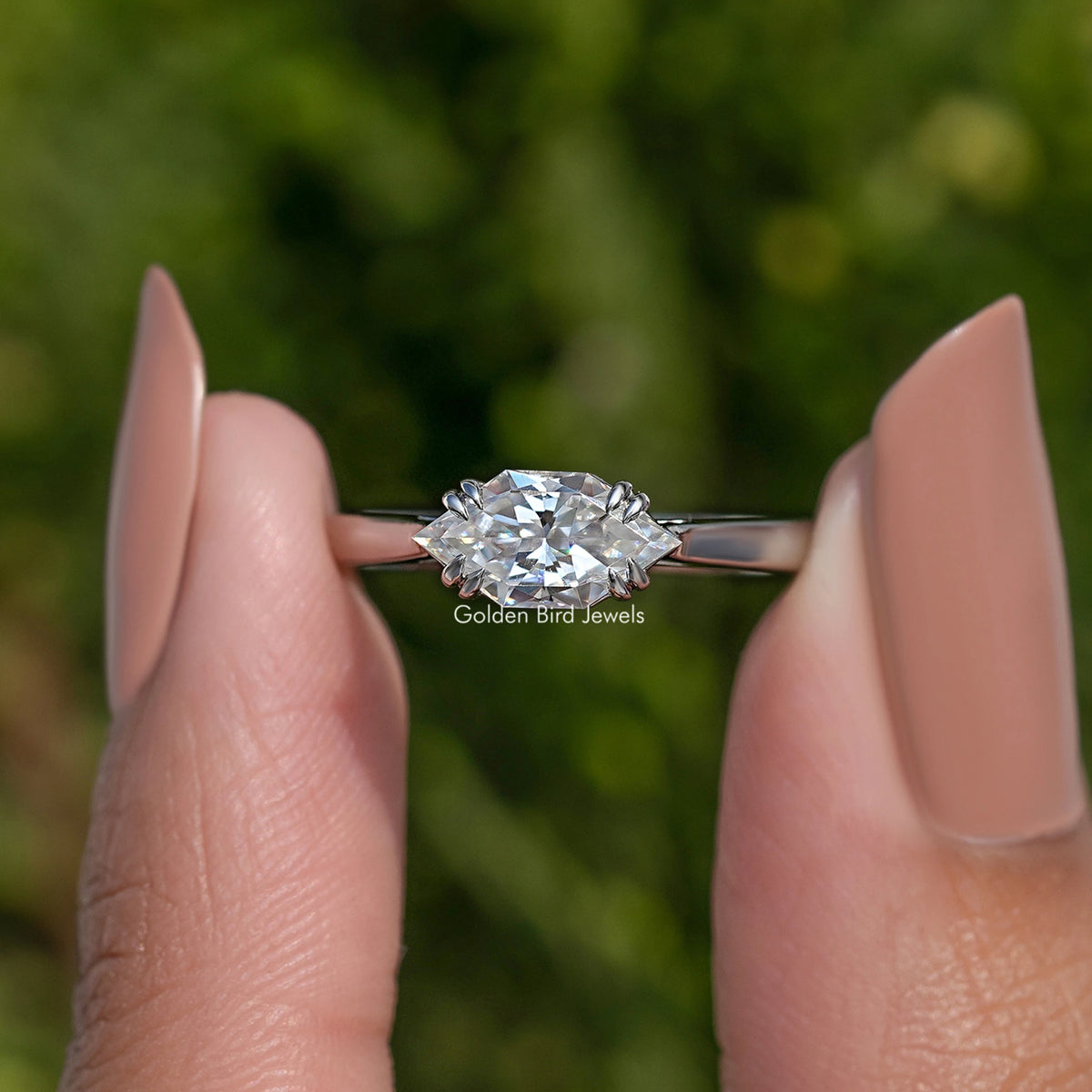 Niederländischer Marquise Moissanit Solitärring im Ost-West-Set
