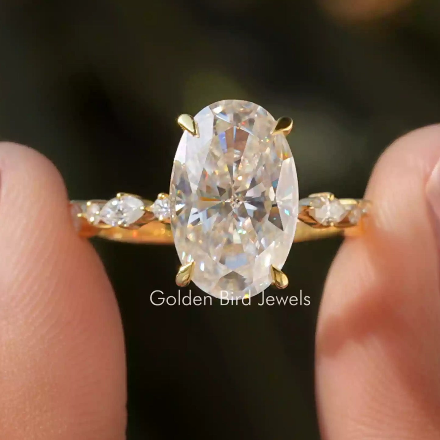 Ovaler Moissanit Crushed Ice Eternity Ring