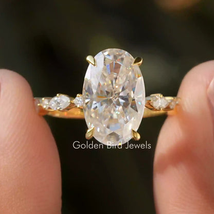Ovaler Moissanit Crushed Ice Eternity Ring
