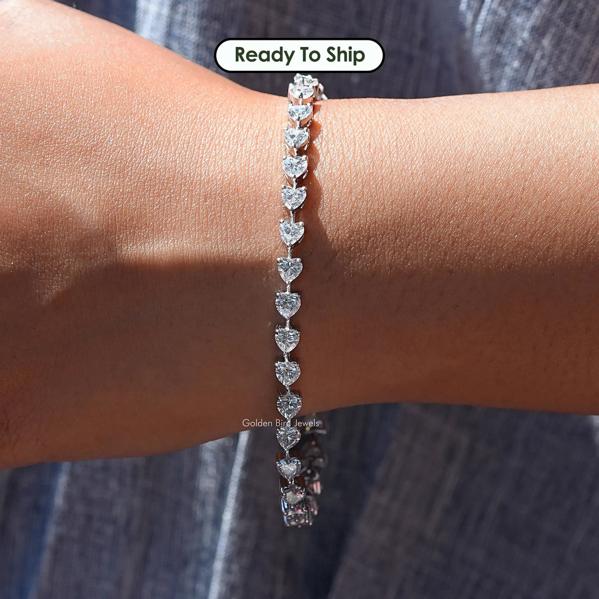 Tennisarmband mit Moissanit in Herzform