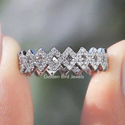 Round Cut Moissanite Interlock Zig Zag Band