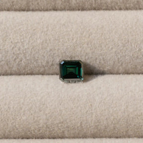 [This dark green asscher cut loose stone made of vs clarity]-[Golden Bird Jewels]