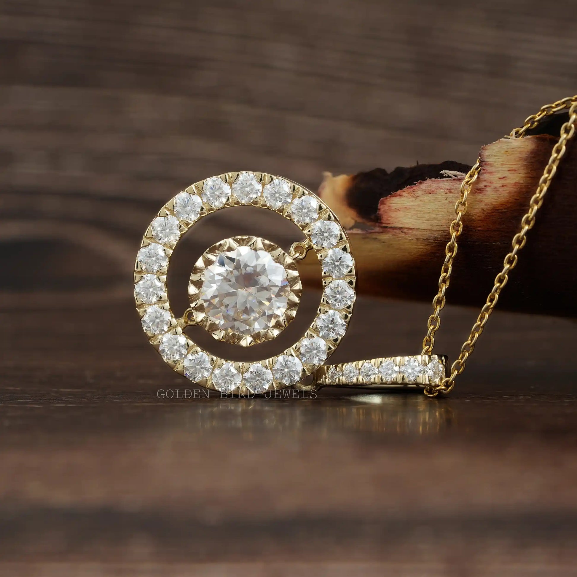 In front view of moissanite Round cut pendant
