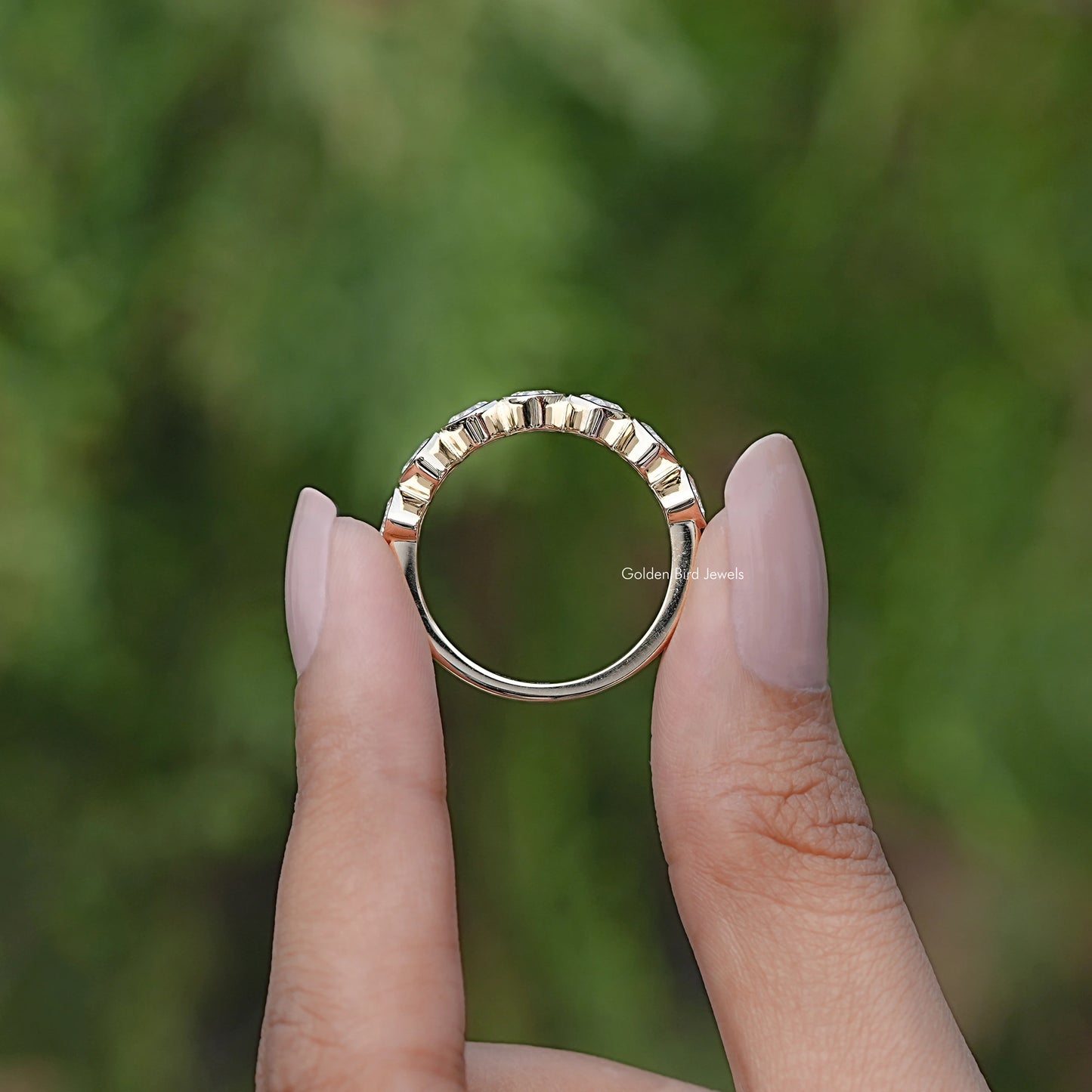 Eternity-Ring mit herzförmiger Moissanit-Lünette