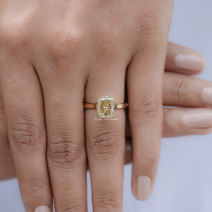 Gelber Radiant-Schliff-Moissanit-Verlobungsring mit verstecktem Halo