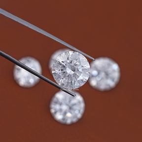 Close View Of Round Cut Lab Loose Diamond
