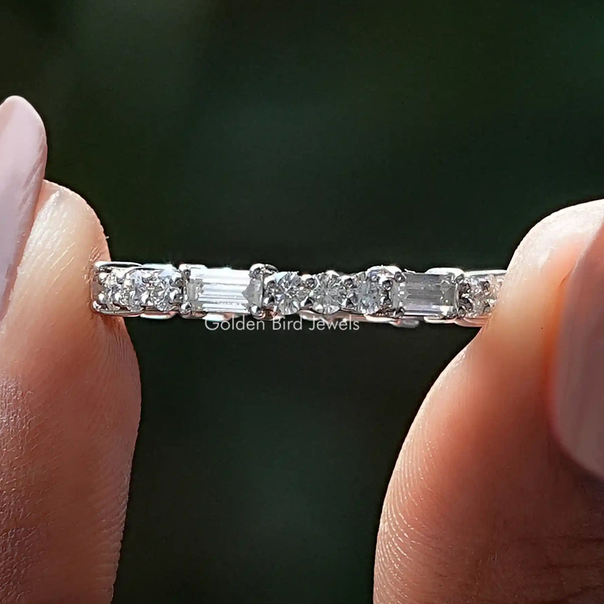 Baguette- und runder Moissanit-Eternity-Ring