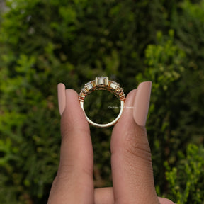 Vintage-Ring mit Moissanit im Marquise- und Rundschliff
