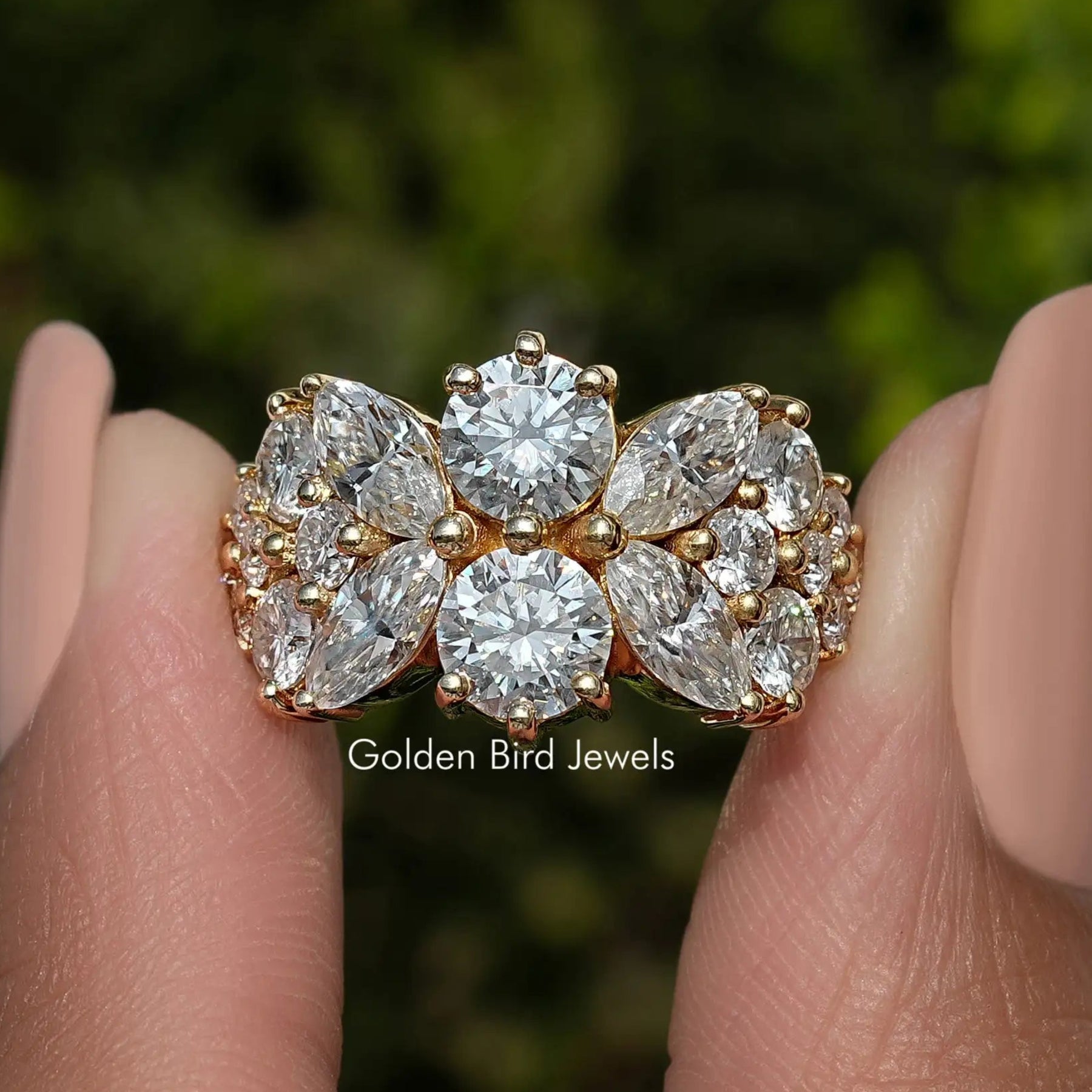 Vintage-Ring mit Moissanit im Marquise- und Rundschliff