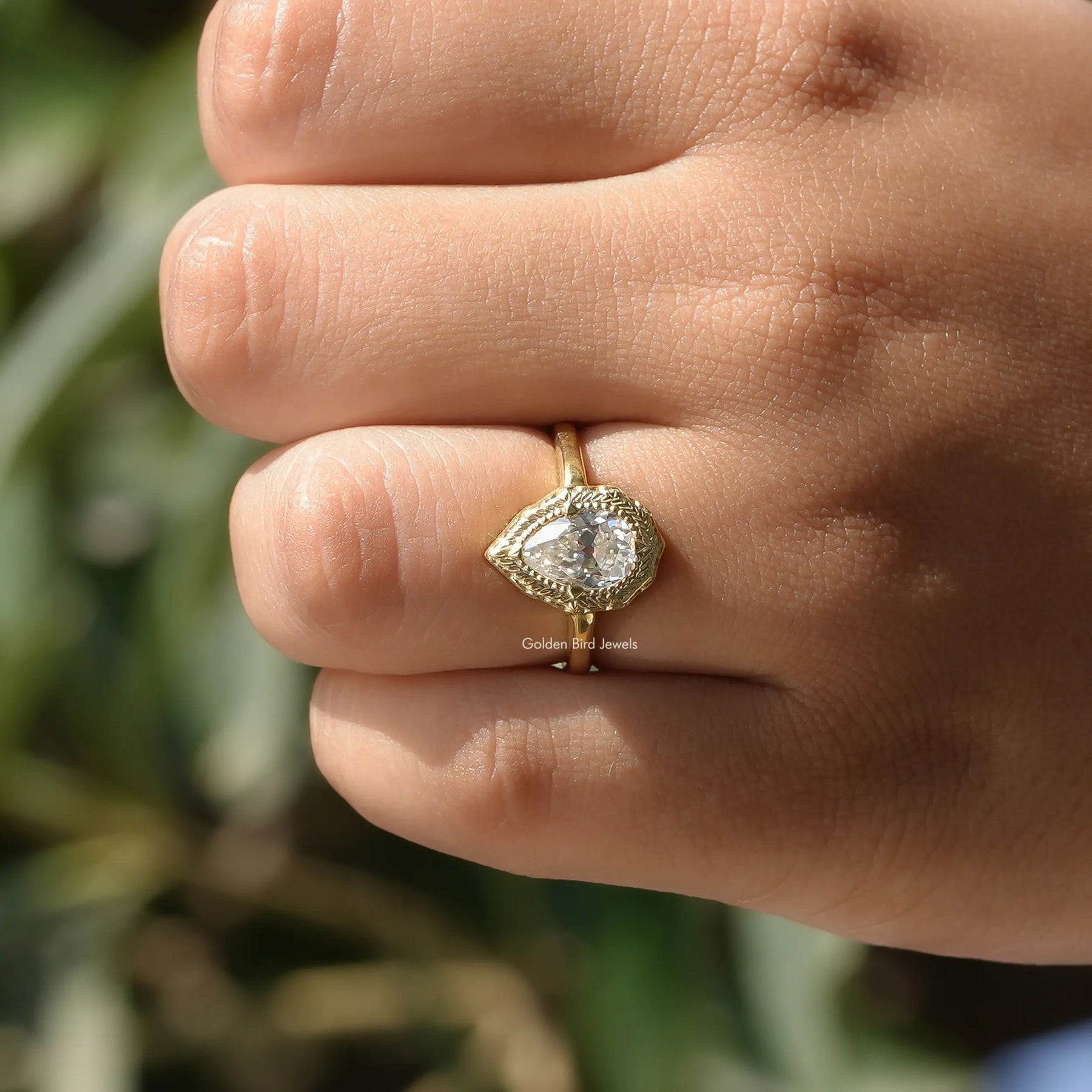 [Solitaire Pear Cut Moissanite Ring]-[Golden Bird Jewels]