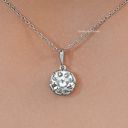 OEC Round Cut Moissanite Solitaire Pendant