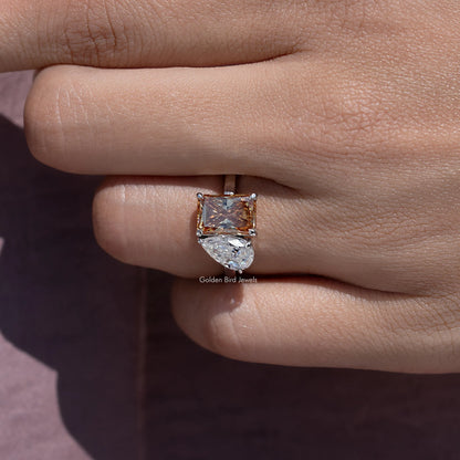 Birnenförmiger, strahlender, ausgefallener farbiger Moissanit-Ring „Toi Et Moi“.