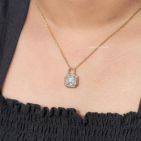 Farbloser Asscher-Moissanit-Solitäranhänger