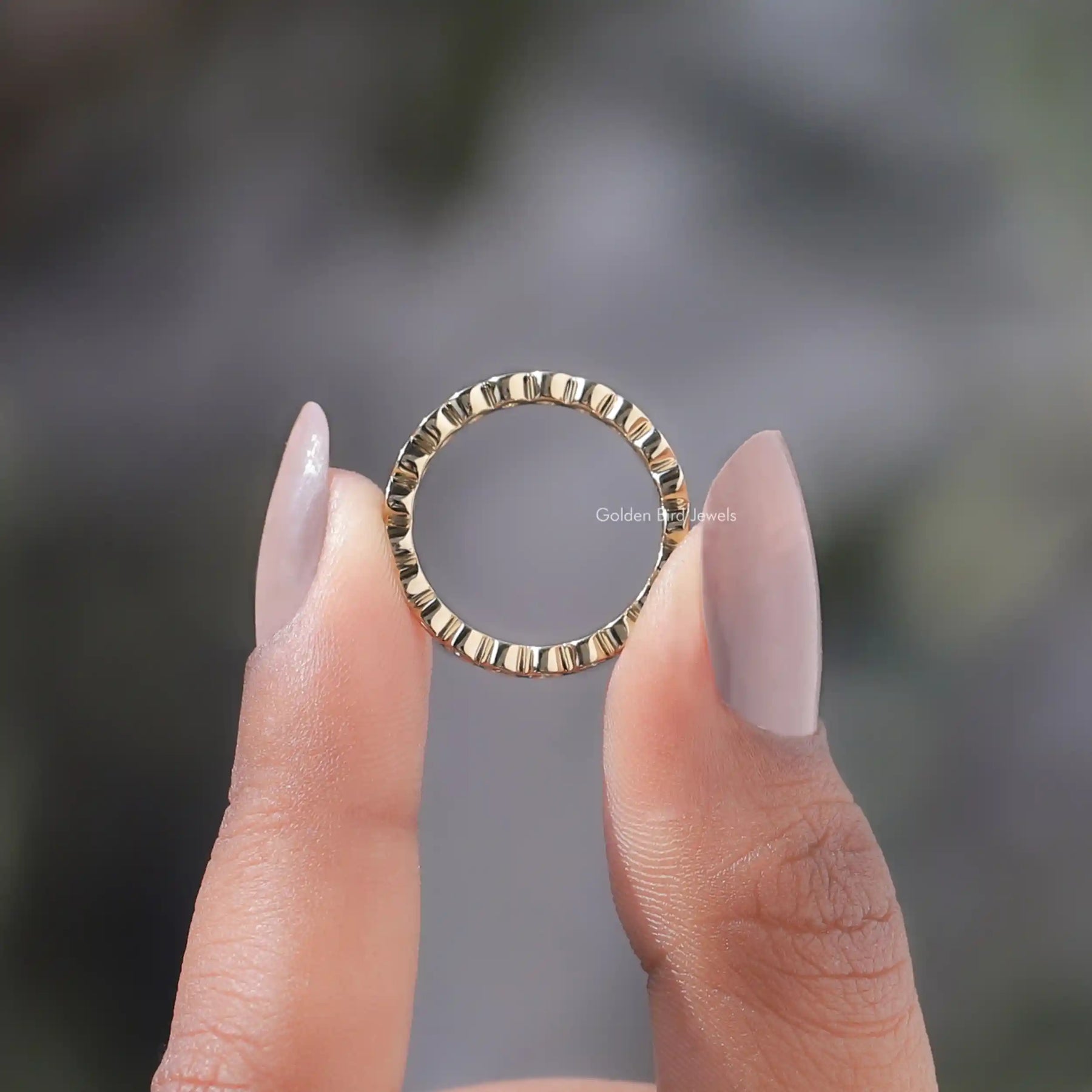 Runder Moissanit-Eternity-Ring in Zargenfassung