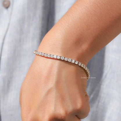 Wunderschönes Tennisarmband mit Moissanit im Rundschliff