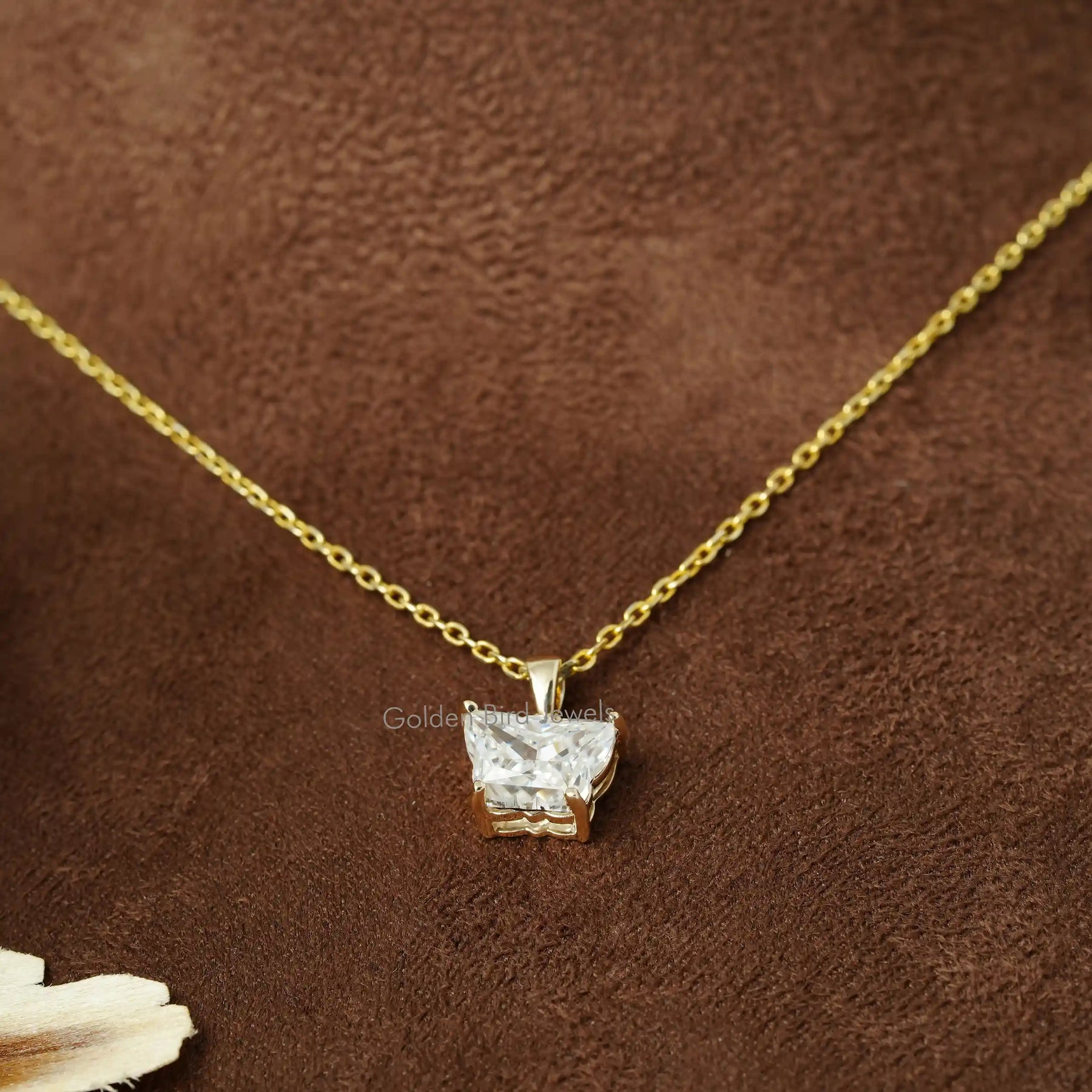 [Colorless butterfly moissanite pendant crafted with 14k yellow gold and prong setting]-[Golden Bird Jewels]