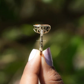 [Oval And Round Cut Moissanite Ring In Yellow Gold]-[Golden Bird Jewels]