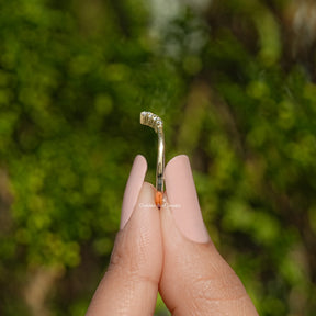 Moissanit-Ring in Gelbgold mit Chevron-V-Form