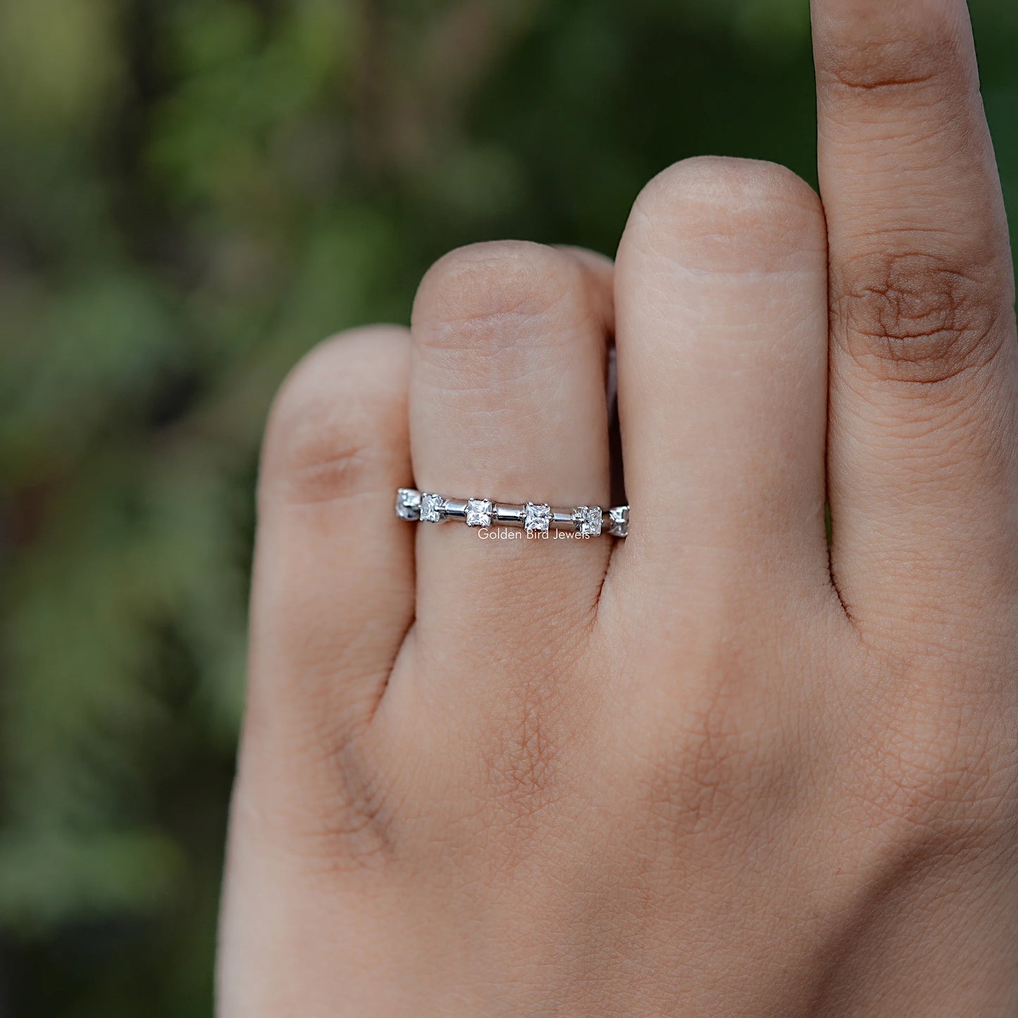 Farbloser Moissanit-Halb-Eternity-Ring im Prinzessschliff
