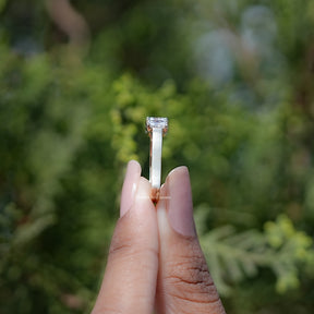 Moissanit-Ring mit fünf Steinen im Radiantschliff