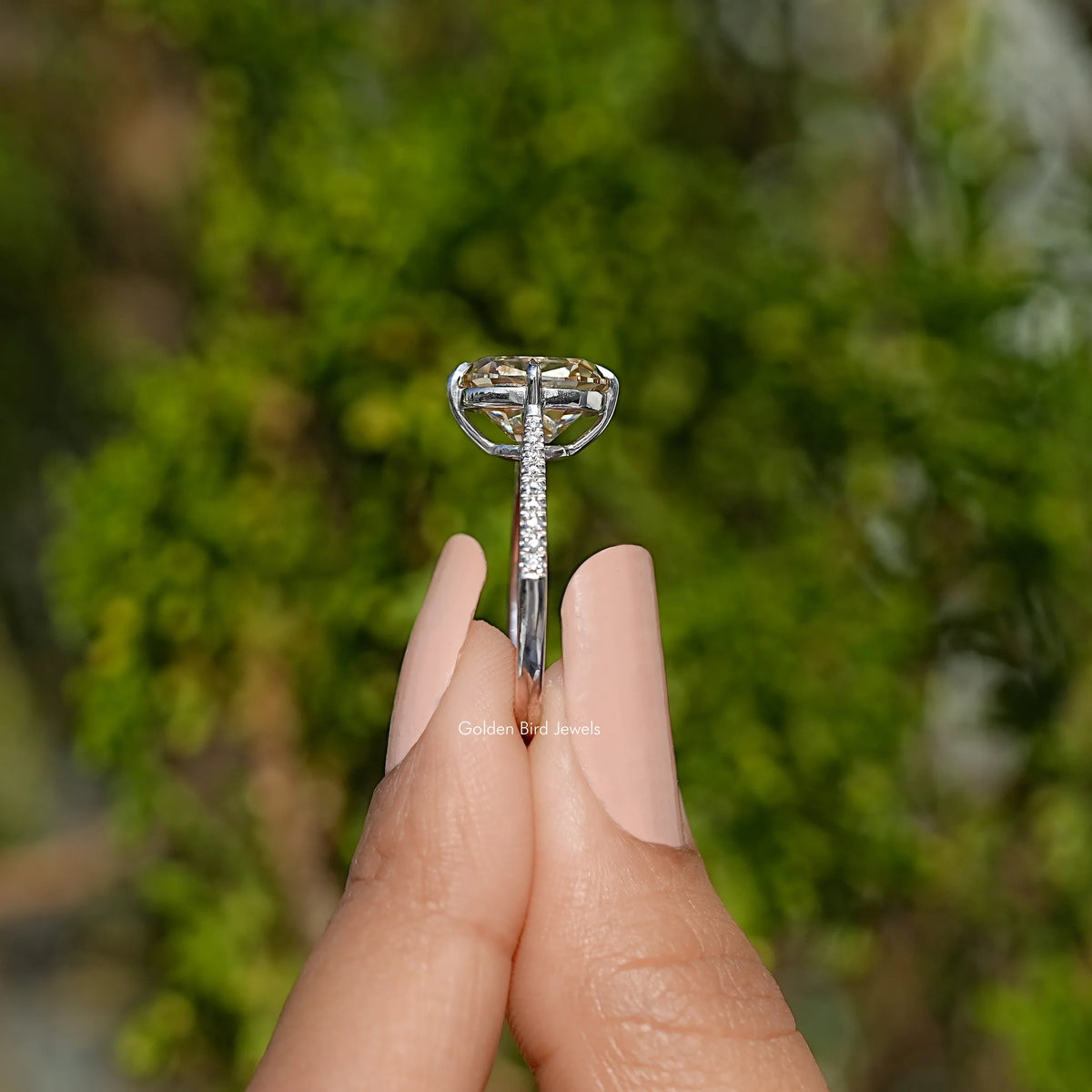 Old Mine – Ring mit Moissanit-Akzentstein im Kissenschliff