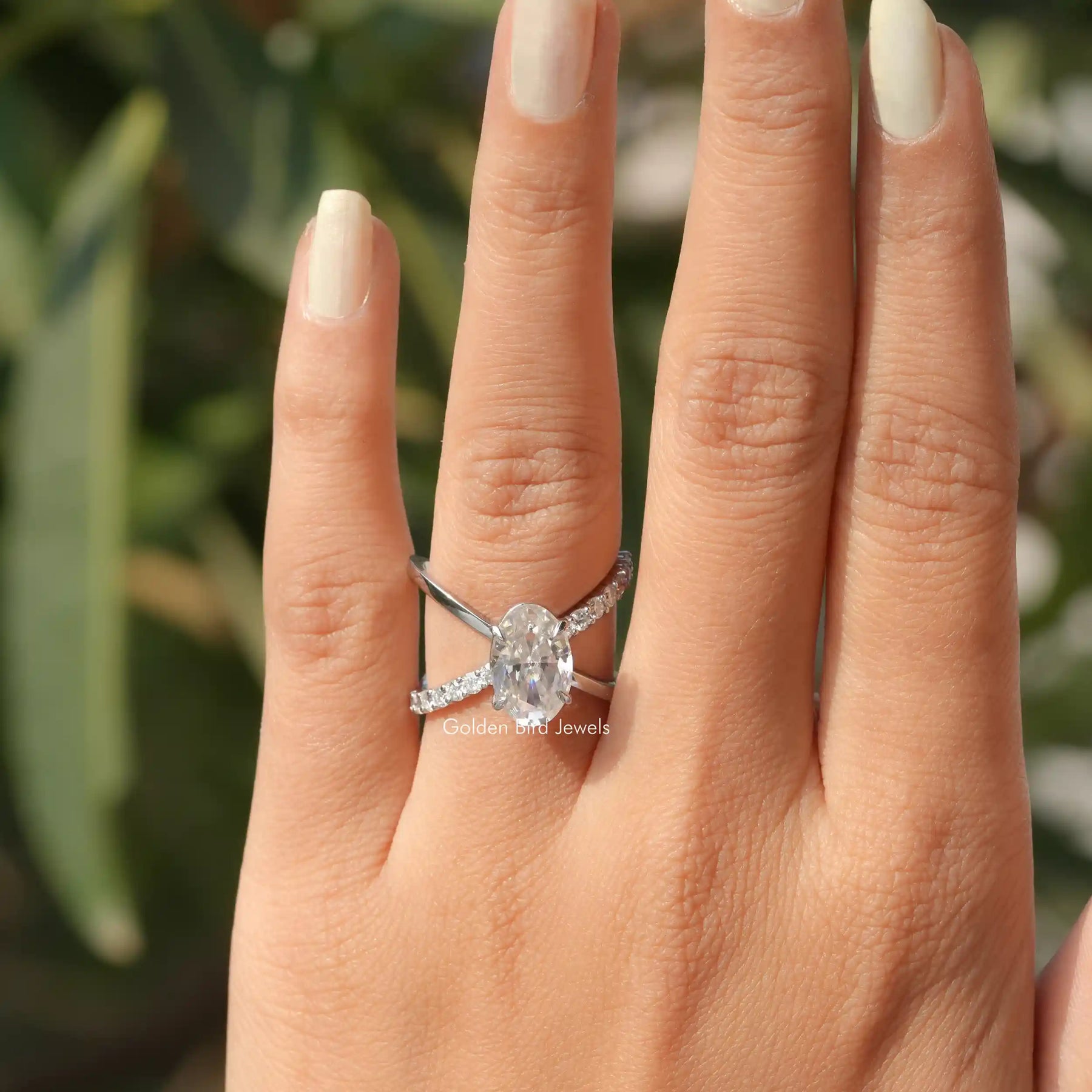 [14K White Gold Oval Cut Split Shank Moissanite Ring]-[Golden Bird Jewels]