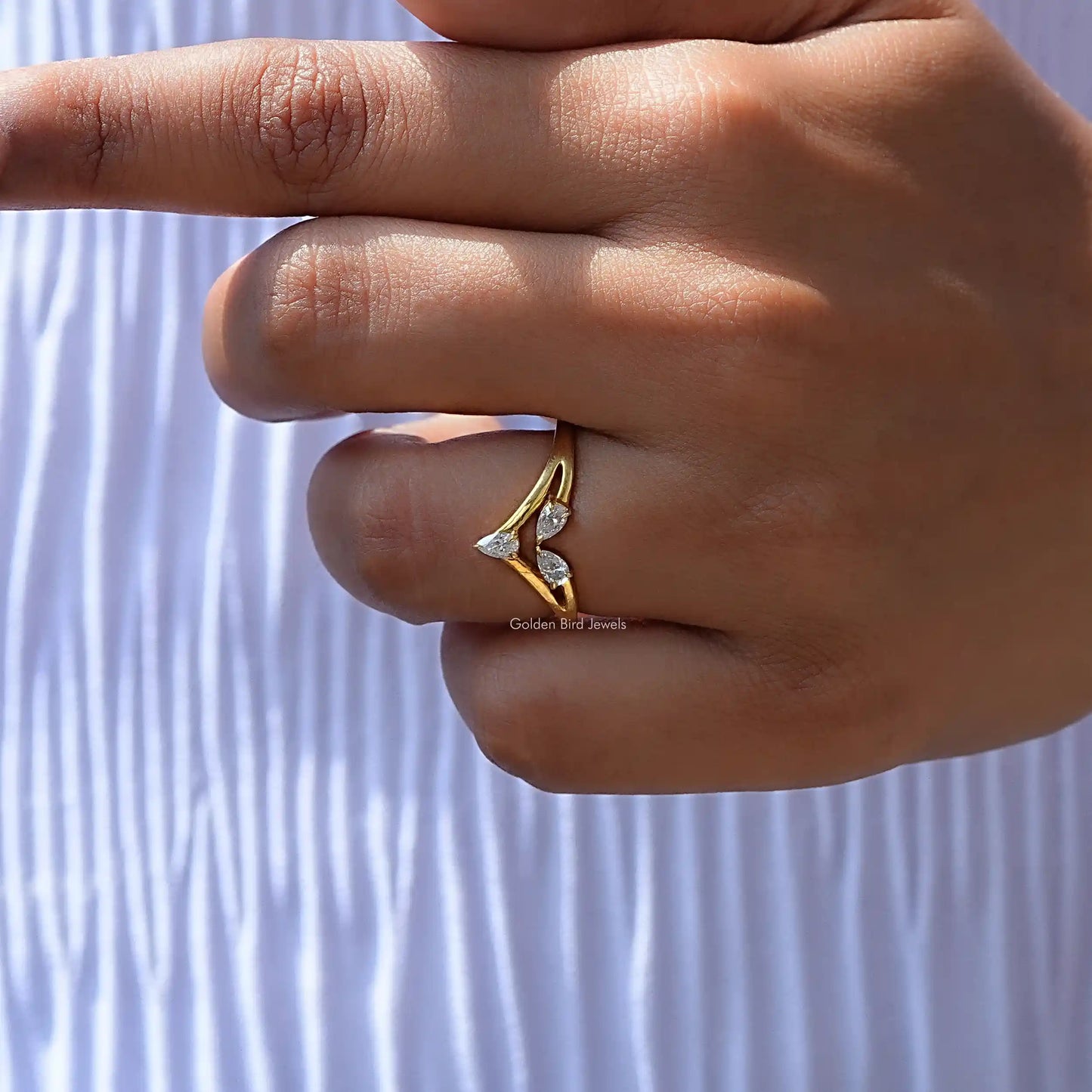 [Moissanite Pear Curved Wedding Band]-[Golden Bird Jewels]