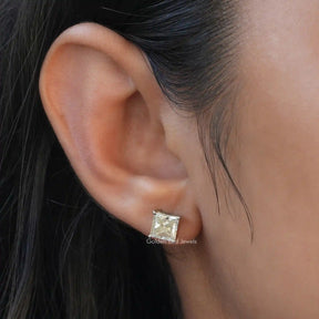 [This stud earrings made of vvs clarity and near colorless color]-[Golden Bird Jewels]