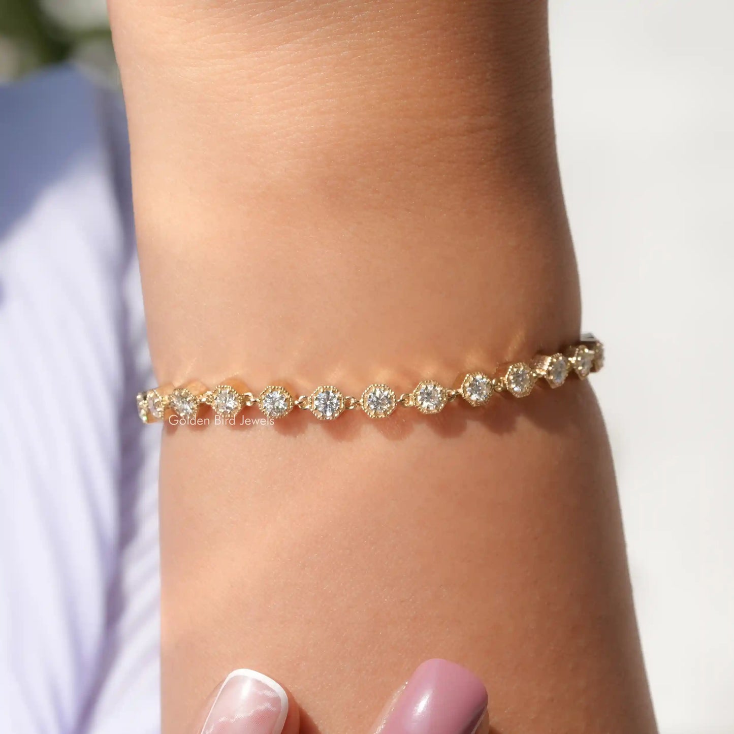 Top view of view of round Cut Bracelet In white Gold