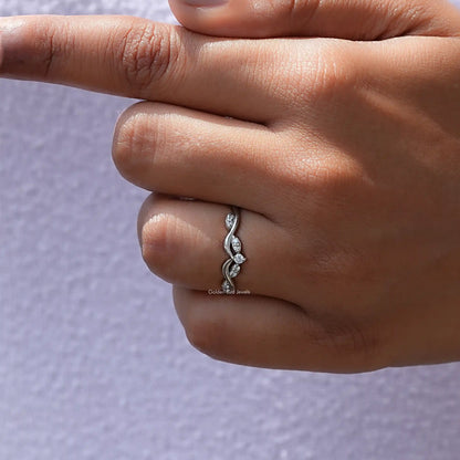 [White Gold Round Cut Moissanite Band]-[Golden Bird Jewels]