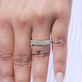 Zweireihiger Eternity-Ring mit Moissanit im Rundschliff