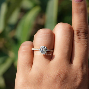 [Colorless Round Cut Moissanite Ring]-[Golden Bird Jewels]