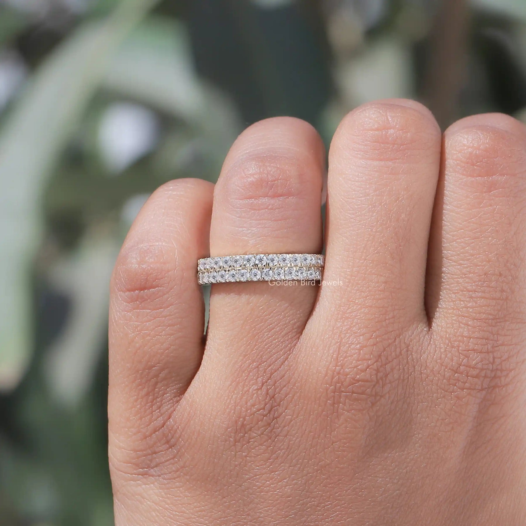 Zweireihiger Eternity-Ring mit Moissanit im Rundschliff