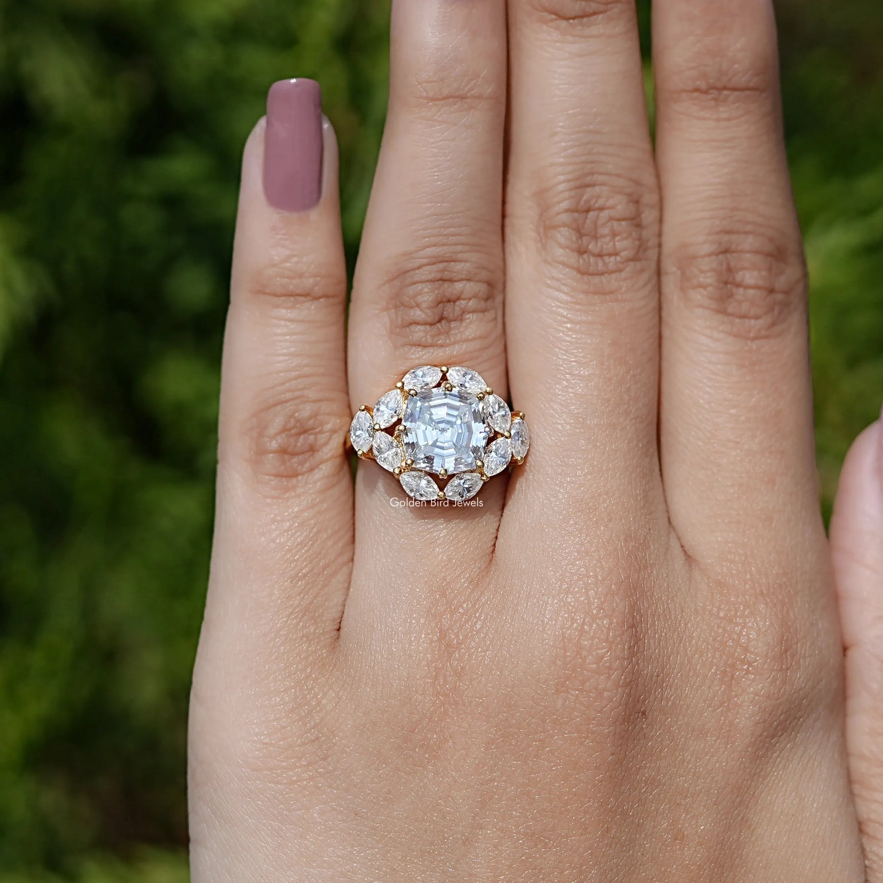 Art-Deco-Ring mit Moissanit im Stufenschliff und Kissenform